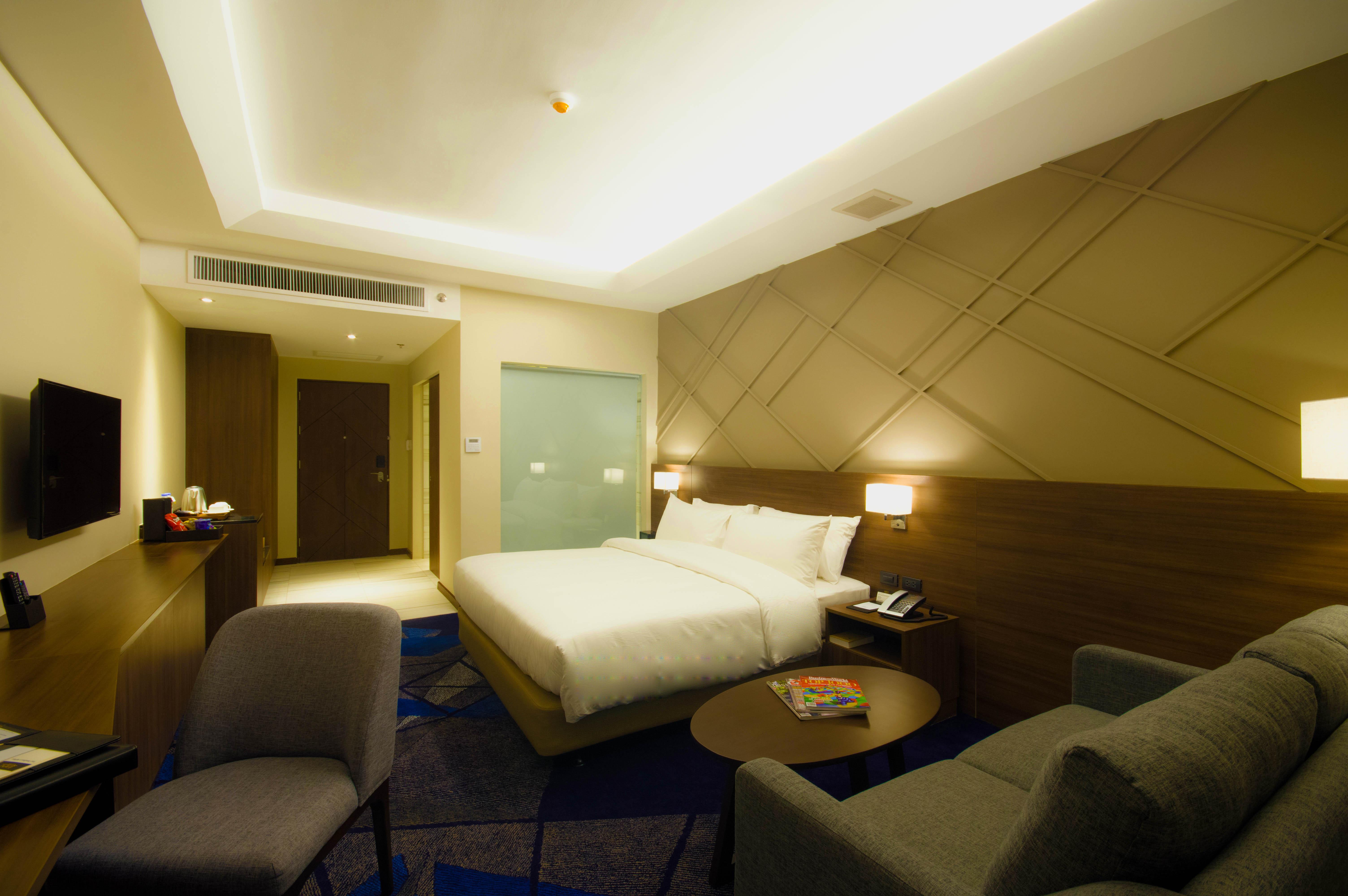 Luxent Hotel Кесон Сити Екстериор снимка