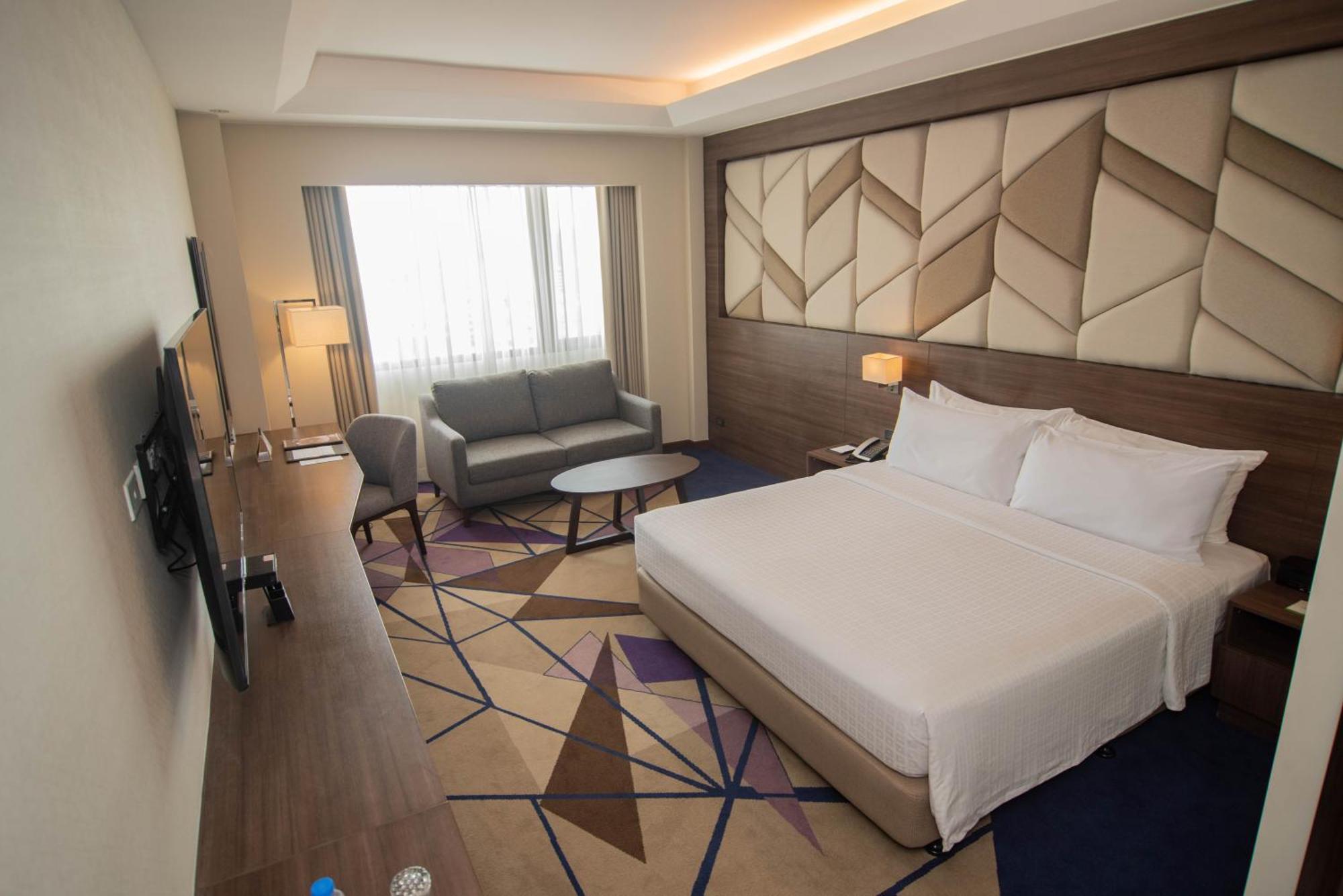 Luxent Hotel Кесон Сити Екстериор снимка
