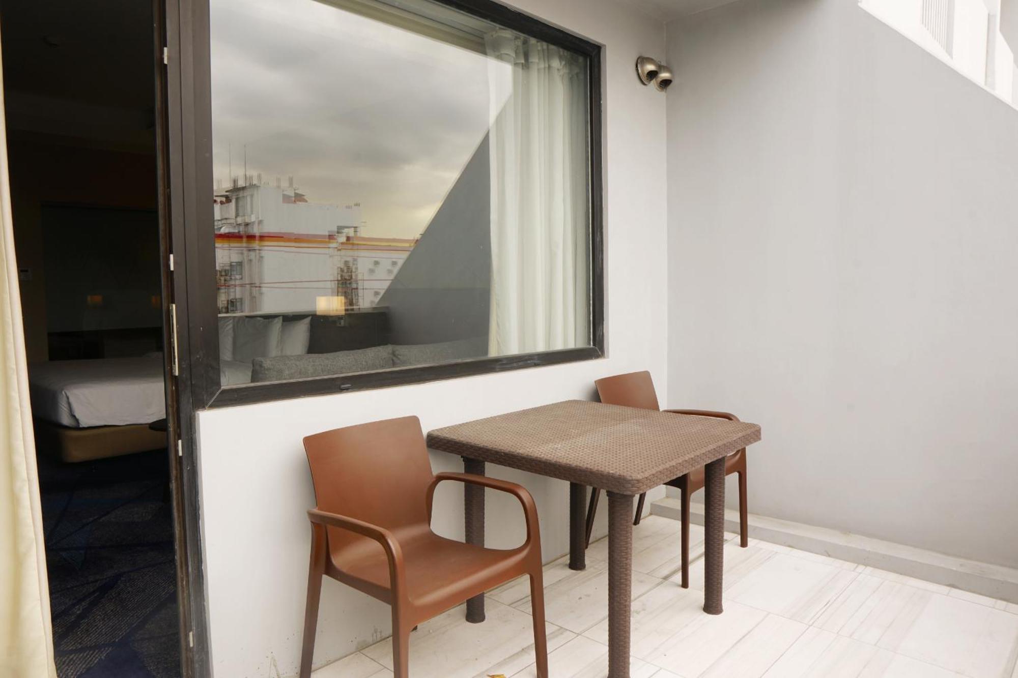 Luxent Hotel Кесон Сити Екстериор снимка