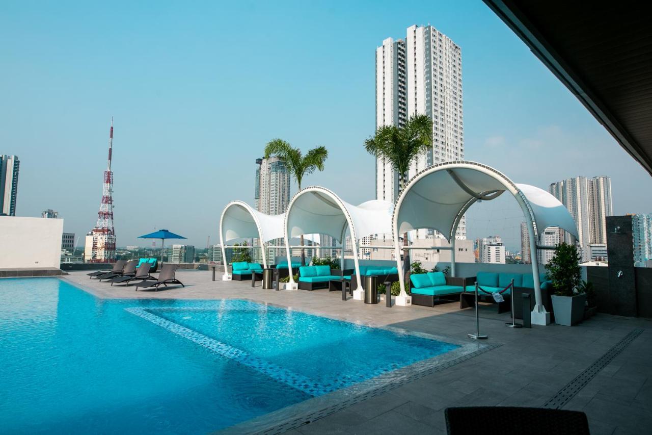 Luxent Hotel Кесон Сити Екстериор снимка