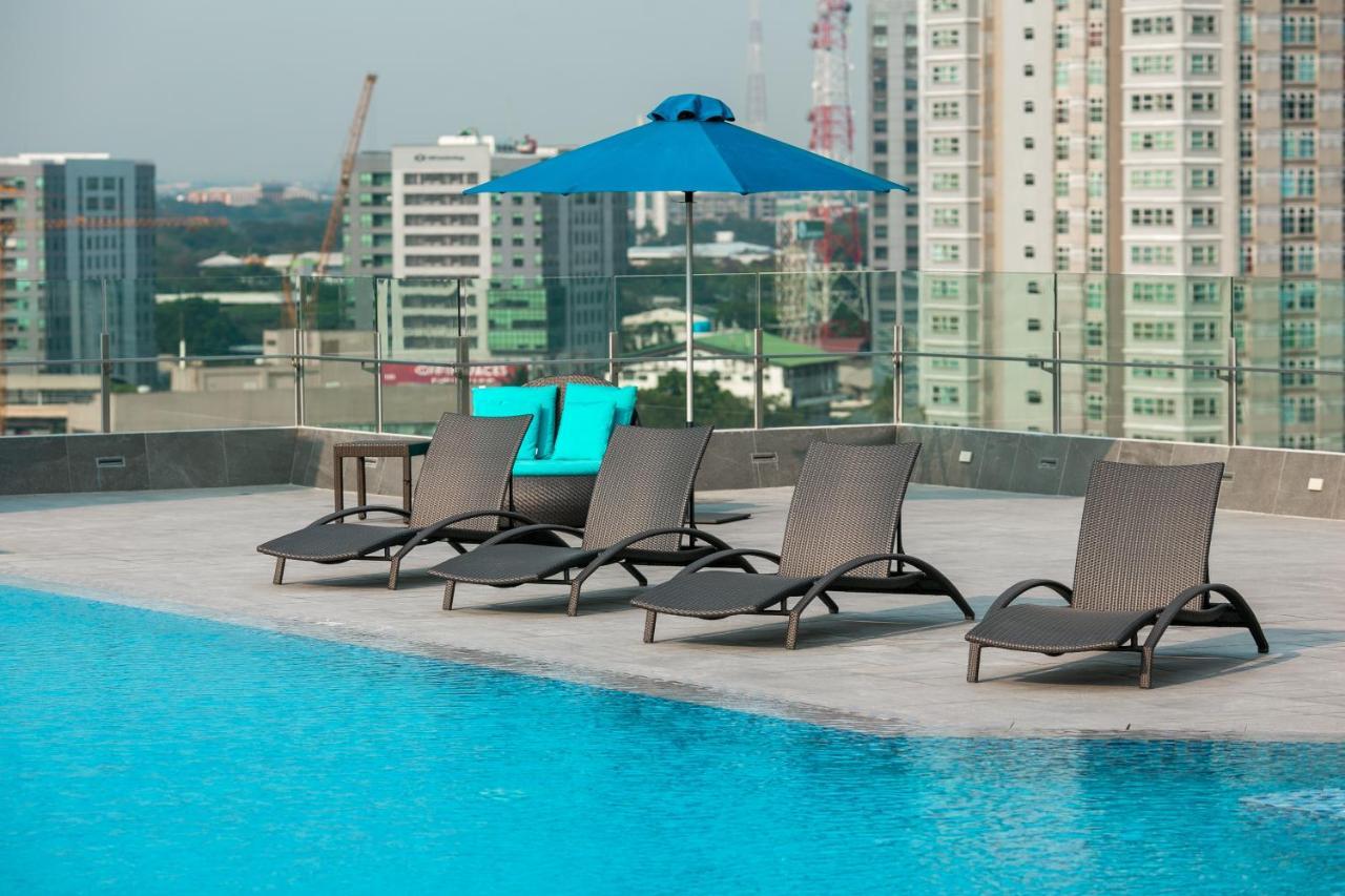 Luxent Hotel Кесон Сити Екстериор снимка