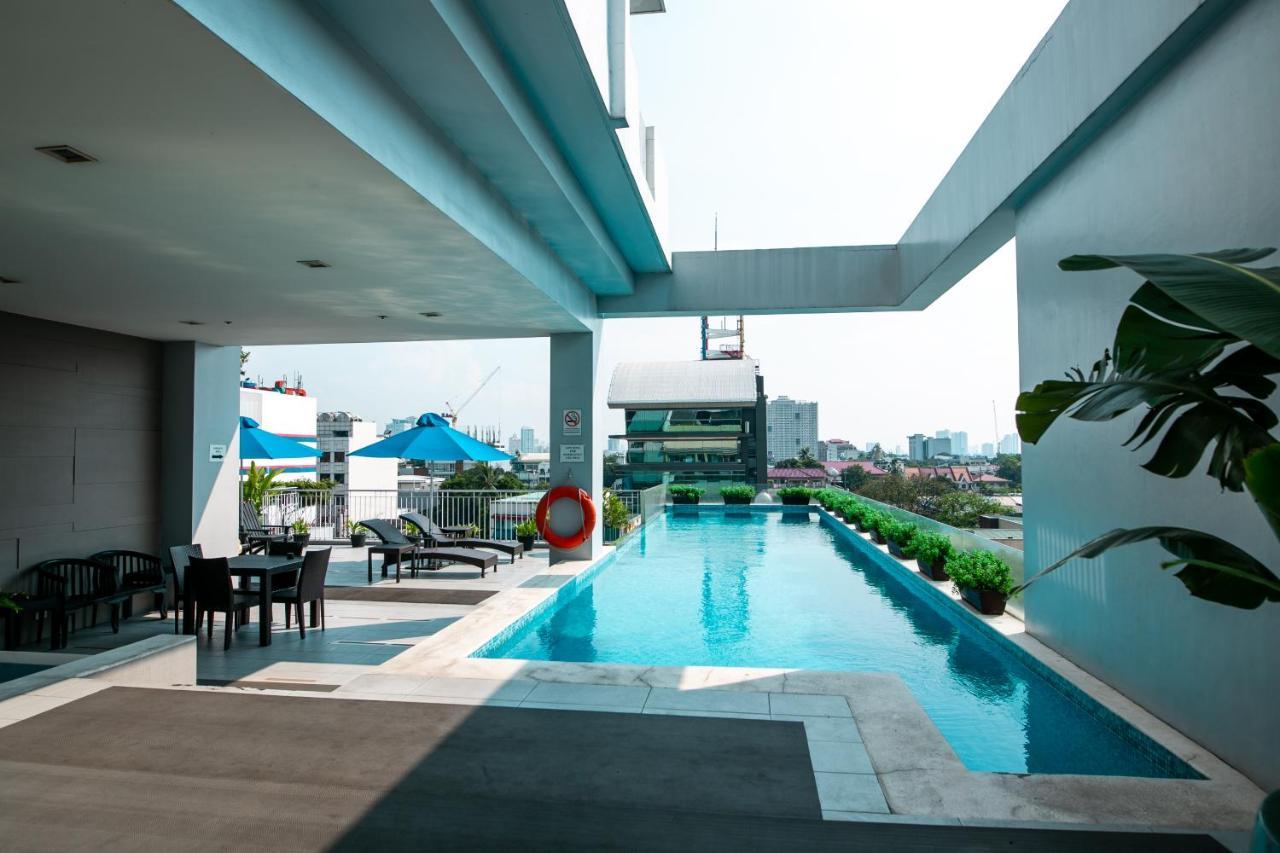 Luxent Hotel Кесон Сити Екстериор снимка