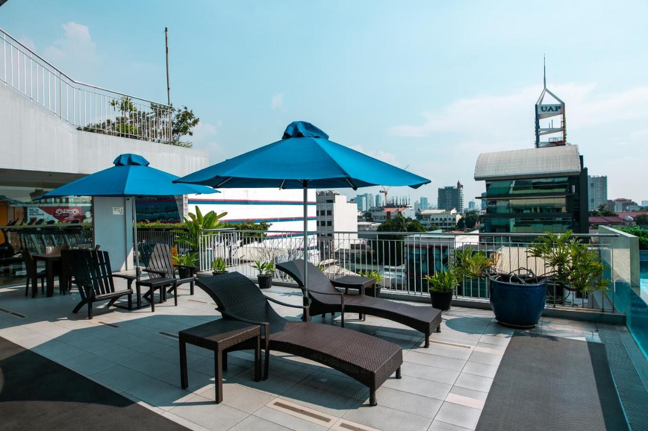 Luxent Hotel Кесон Сити Екстериор снимка