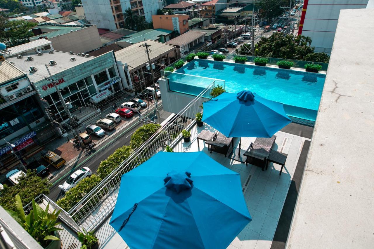 Luxent Hotel Кесон Сити Екстериор снимка