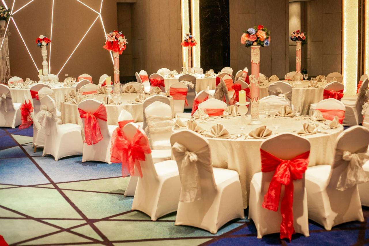 Luxent Hotel Кесон Сити Екстериор снимка